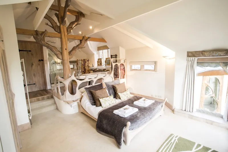 The tree growing through the master suite