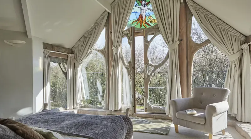 Master suite window seat