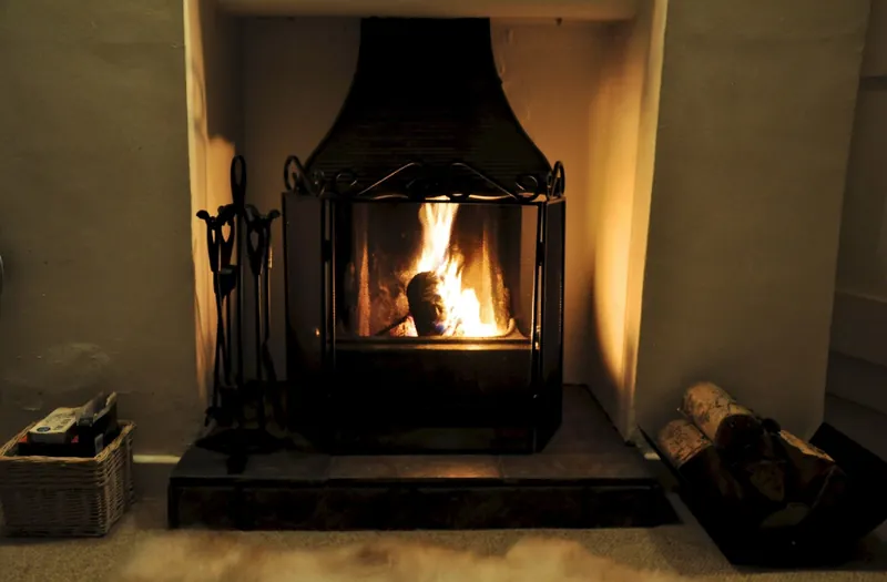 The 1580 fireplace