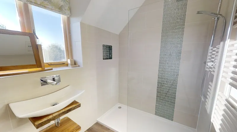 Upstairs king en-suite